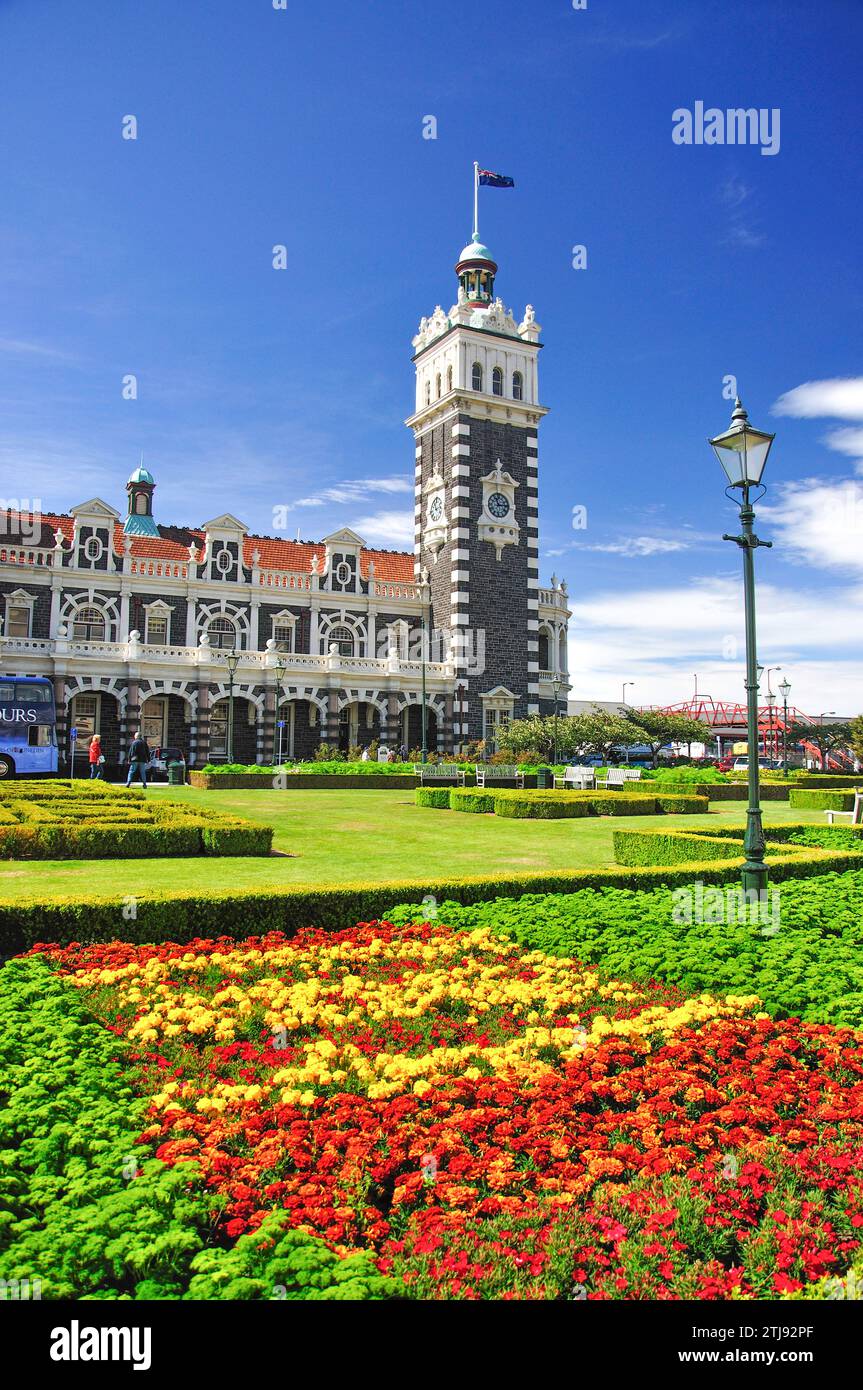 harbor-attractions-new-zealand-hi-res-stock-photography-and-images-alamy