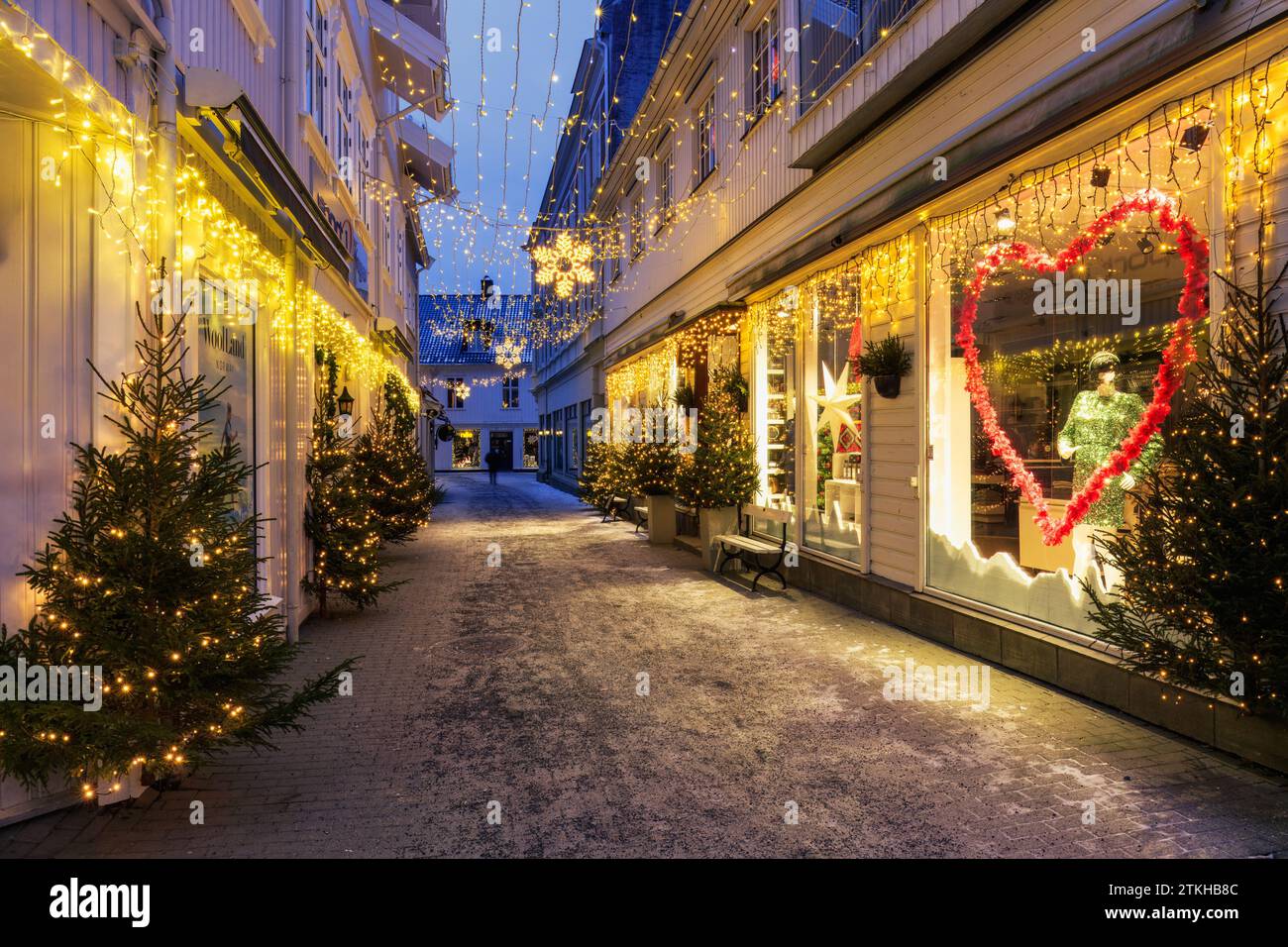 Nordic charm : christmas lights and festive decorations transform a Kragero town into a winter 