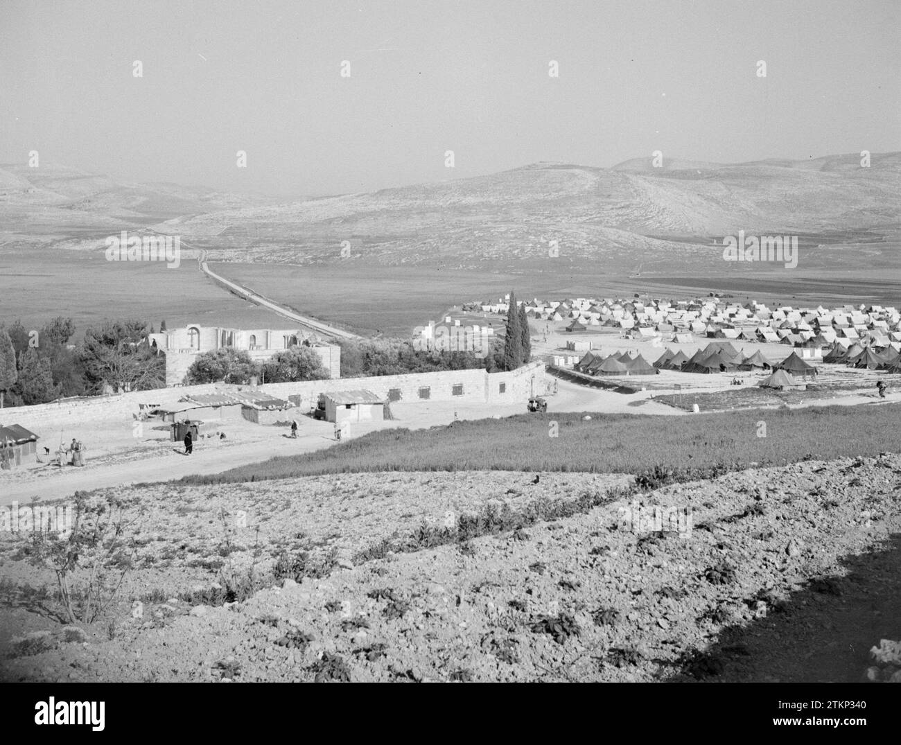 Refugee camp israel hi-res stock photography and images - Alamy