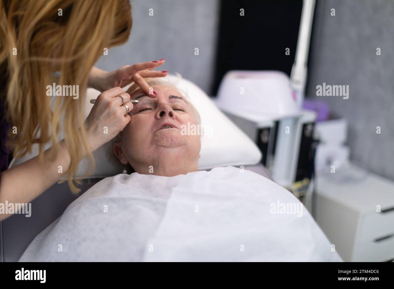 Blue medical surgical blanket hi-res stock photography and images - Alamy