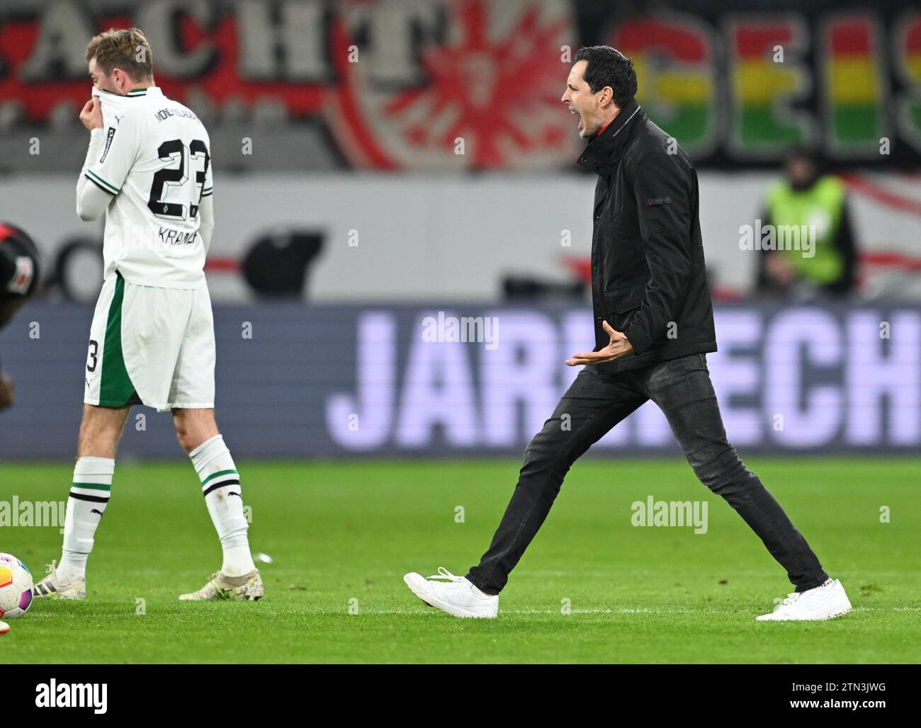 20 December 2023, Hesse, Frankfurt/Main: Soccer: Bundesliga, Eintracht Frankfurt - Borussia Mönchengladbach, matchday 16, at Deutsche Bank Park. Frankfurt head coach Dino Toppmöller (r) celebrates next to Mönchengladbach's Christoph Kramer after the 2:1 victory. Photo: Arne Dedert/dpa - IMPORTANT NOTE: In accordance with the regulations of the DFL German Football League and the DFB German Football Association, it is prohibited to utilize or have utilized photographs taken in the stadium and/or of the match in the form of sequential images and/or video-like photo series. Stock Photo