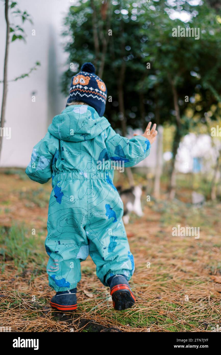 Small child in overalls hi-res stock photography and images - Alamy