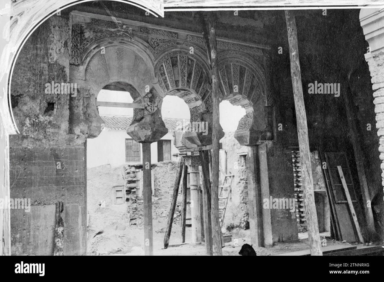 04/30/1935. Alcazaba of Malaga. Trace of the Arches. Photo: Aguilera.-Arches Discovered in the Malagueña citadel, whose works the Khalifa will visit during his stay in the City, on the occasion of the Celebrations. Photo: Aguilera.-la alcazaba It is one of the most significant buildings in Malaga. It is a building from the Islamic period built on a small hill at the eastern end of the city. According to Arab Sources, it was built by Badis, King Ziri of Granada, between 1057 and 1063, although it is possible that an earlier building was erected in that same place. The work was carried out with Stock Photo