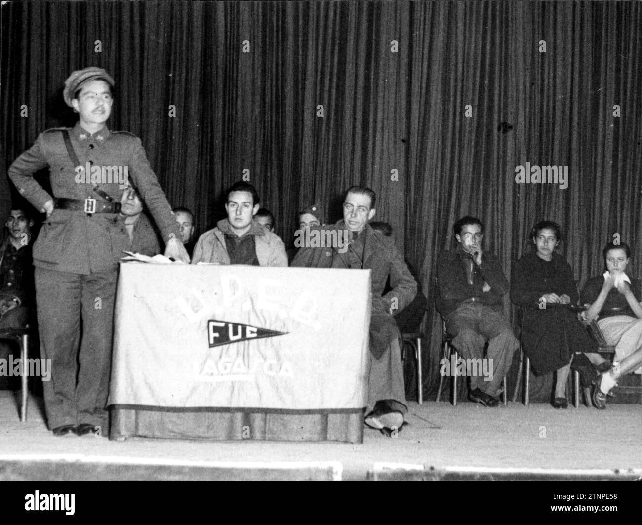 12/31/1936. Presidency of the event in which the students of the Lagasca Institute paid tribute to the XV International Brigade. (fuc). Credit: Album / Archivo ABC / Albero y Segovia Stock Photo