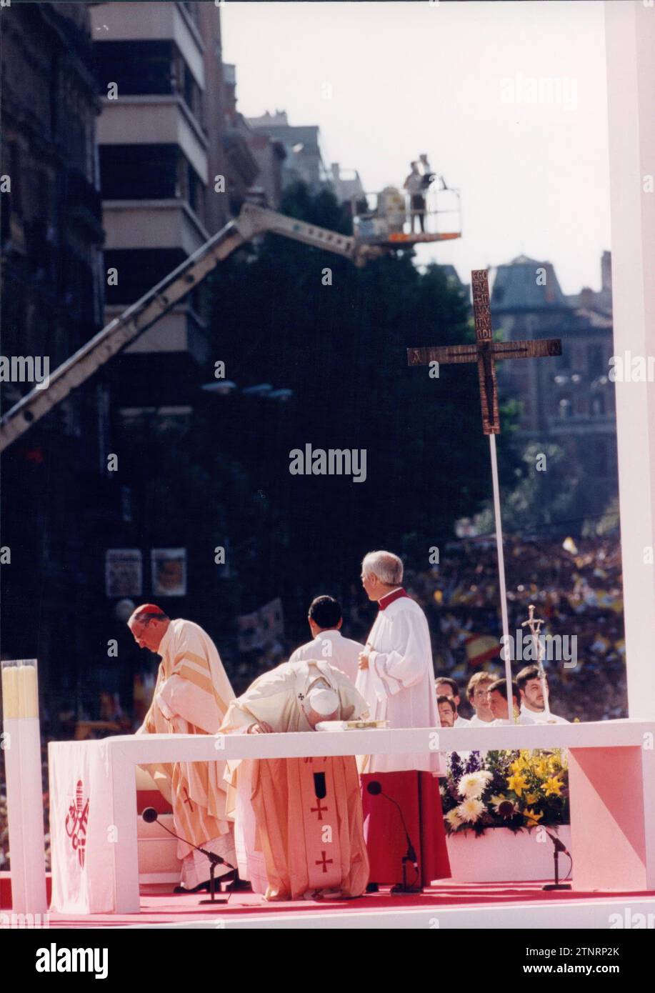 Madrid, 06/15/1993.- Pope John Paul II consecrated the Cathedral of La Almudena. Credit: Album / Archivo ABC / Luis Ramírez Stock Photo