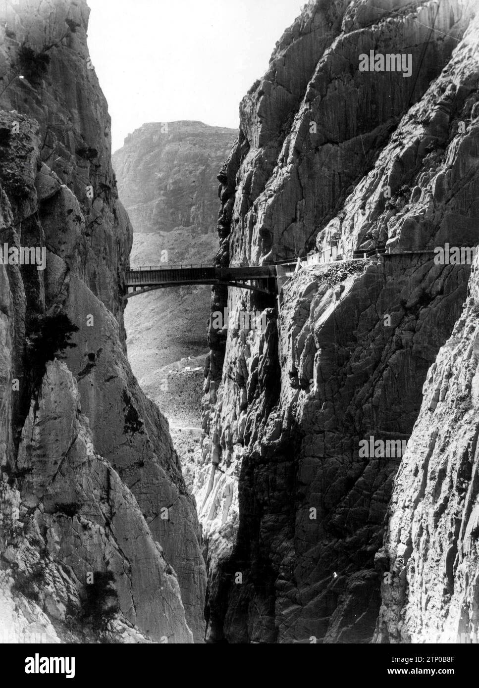 12/31/1924. Gitanes Gorge (Málaga). The gorge runs between the municipalities of Ardales, Álora and Antequera, next to the village and the El Chorro reservoir. There is a three-kilometer-long path that was built for maintenance workers to access the El Chorro reservoir, hanging from the walls of the gorge. King Alfonso XIII visited it in 1921 and since then it began to be known as Caminito del Rey. Credit: Album / Archivo ABC / Carlos Aguilera Bazán Stock Photo