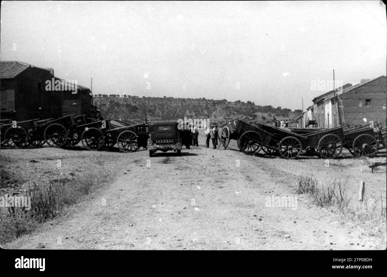 08/31/1936. Young men from the town of Sevilleja de la Jara (Toledo) use all the cars they have as a barrier to carry out vehicle control, while the Republican Troops fight on the Extremadura front. Credit: Album / Archivo ABC / Piortiz Stock Photo
