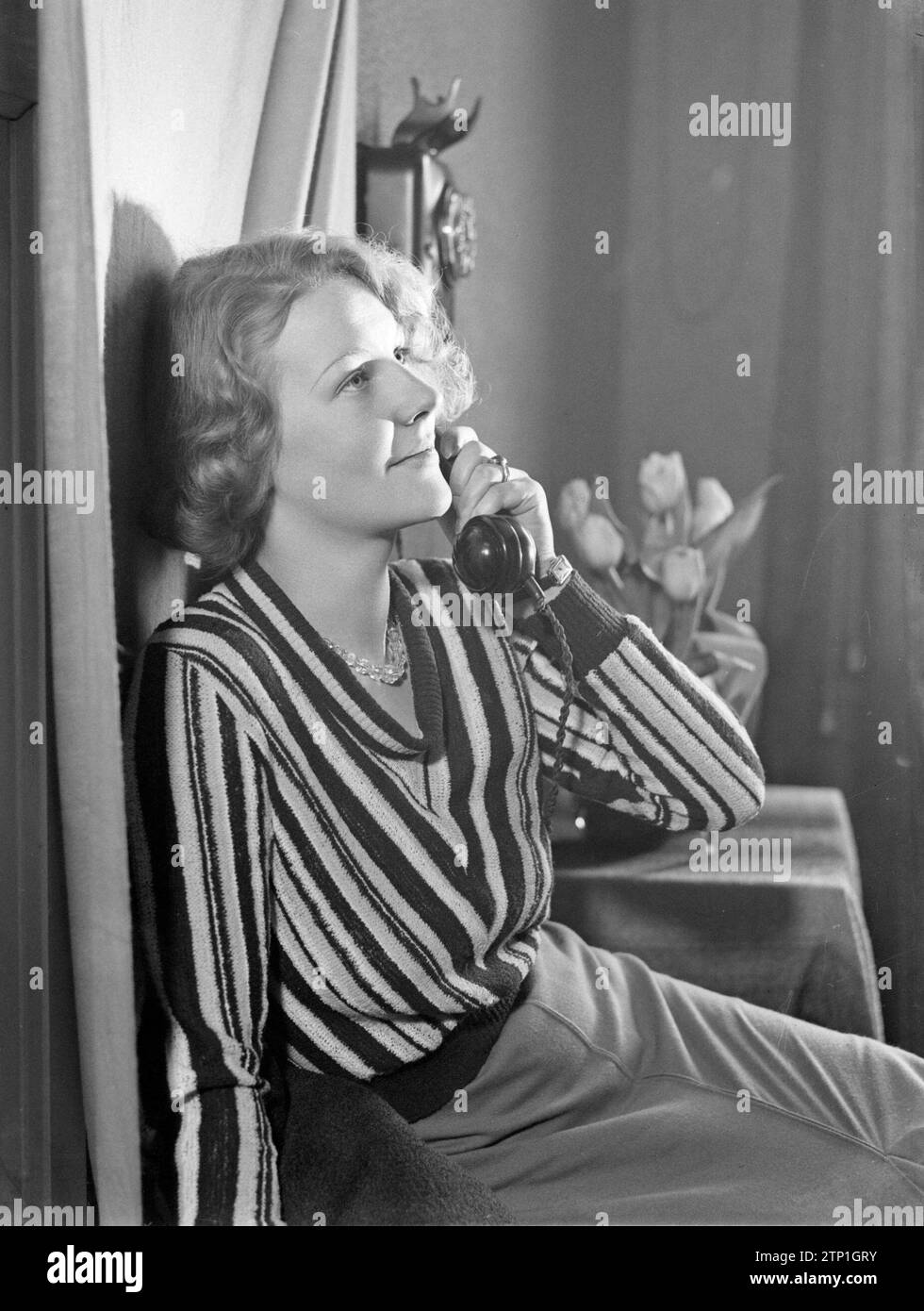 Model Eva Waldschmidt on the phone ca. 1933 Stock Photo Alamy