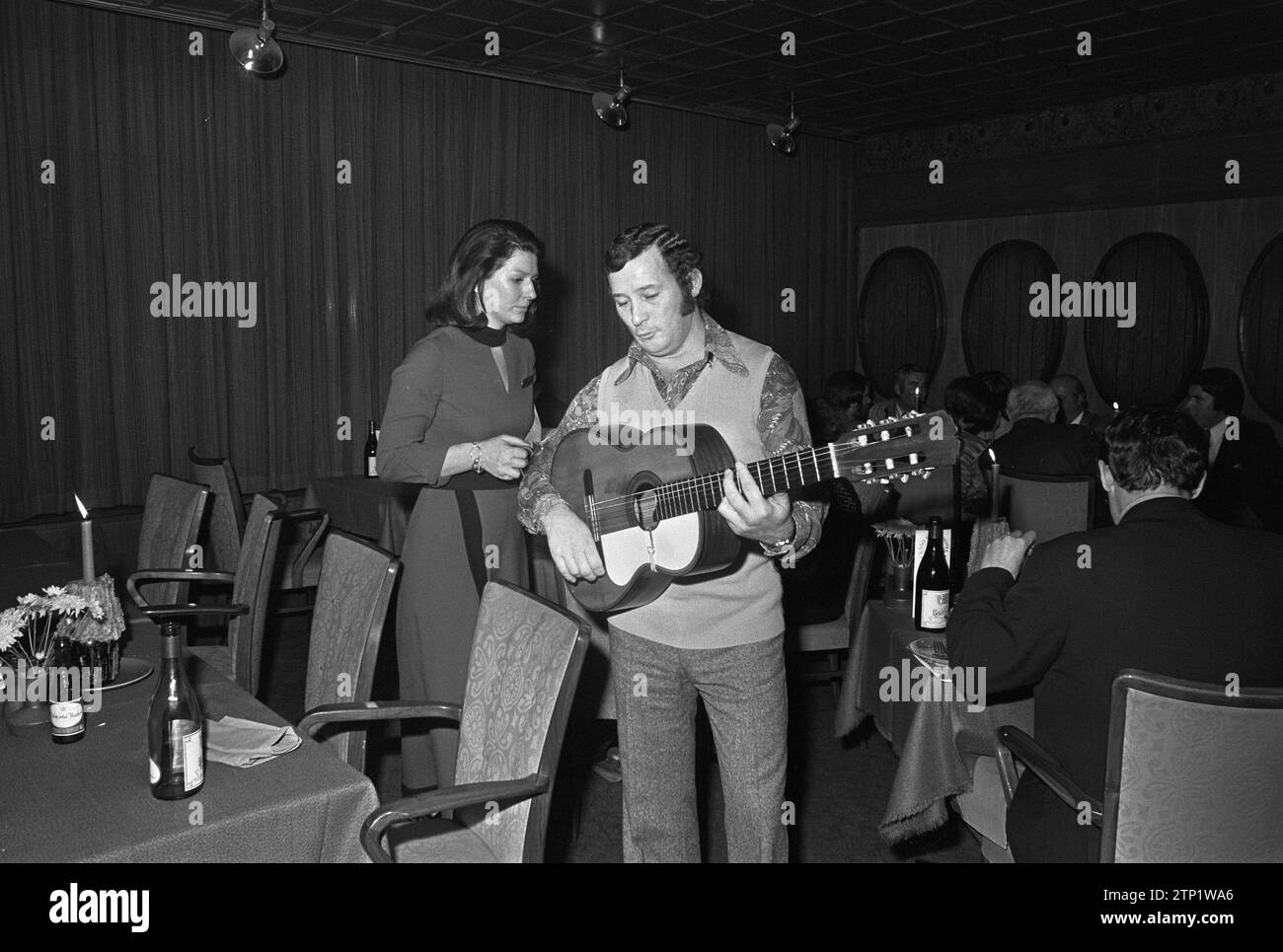 Esso motor hotel lounge hires stock photography and images Alamy