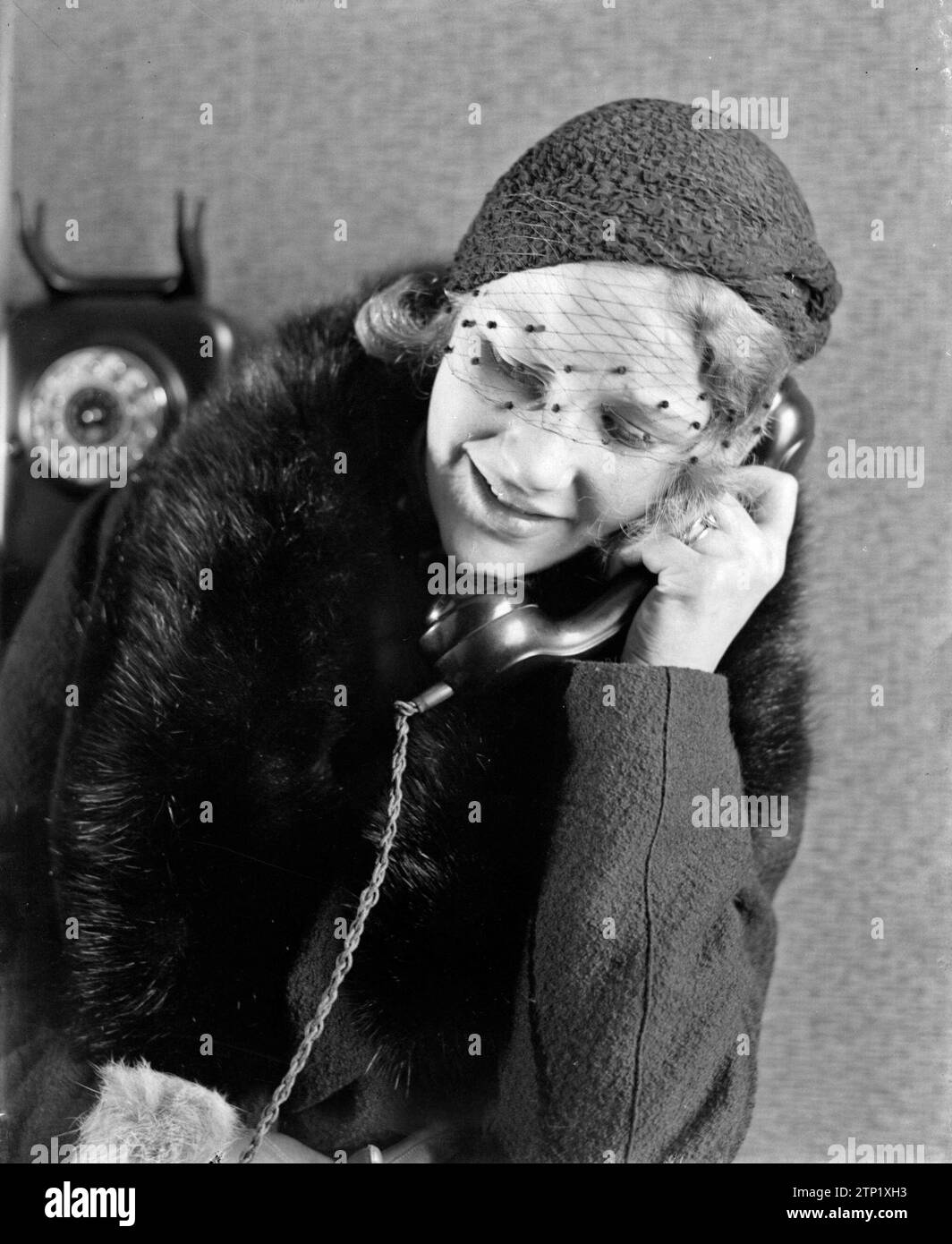 Model Eva Waldschmidt on the phone ca. 1933 Stock Photo Alamy