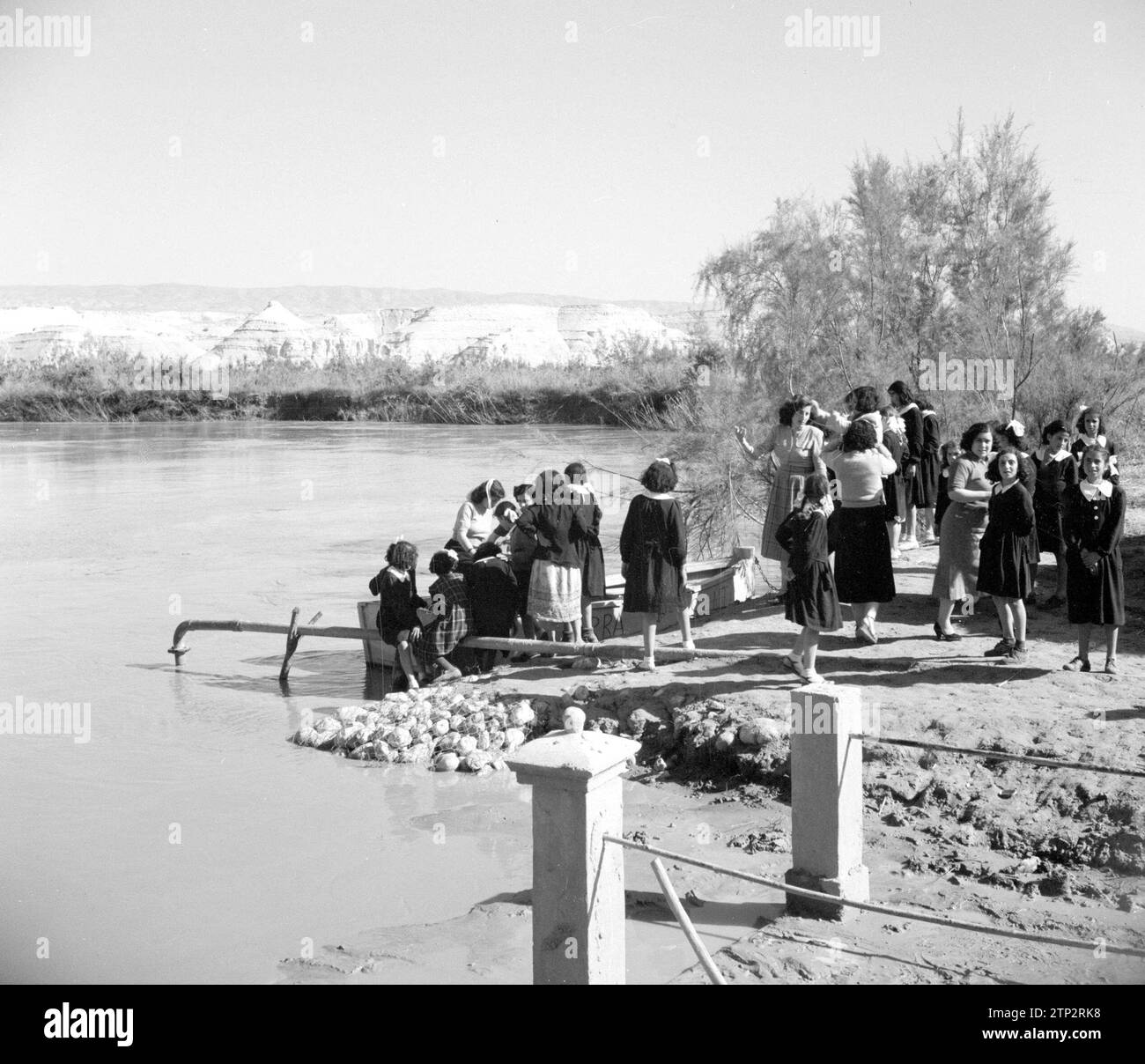 In the Jericho area. Jewish girls at the Jordan River at the site of the baptismal site of Jesus Christ ca. 1950-1955 Stock Photo