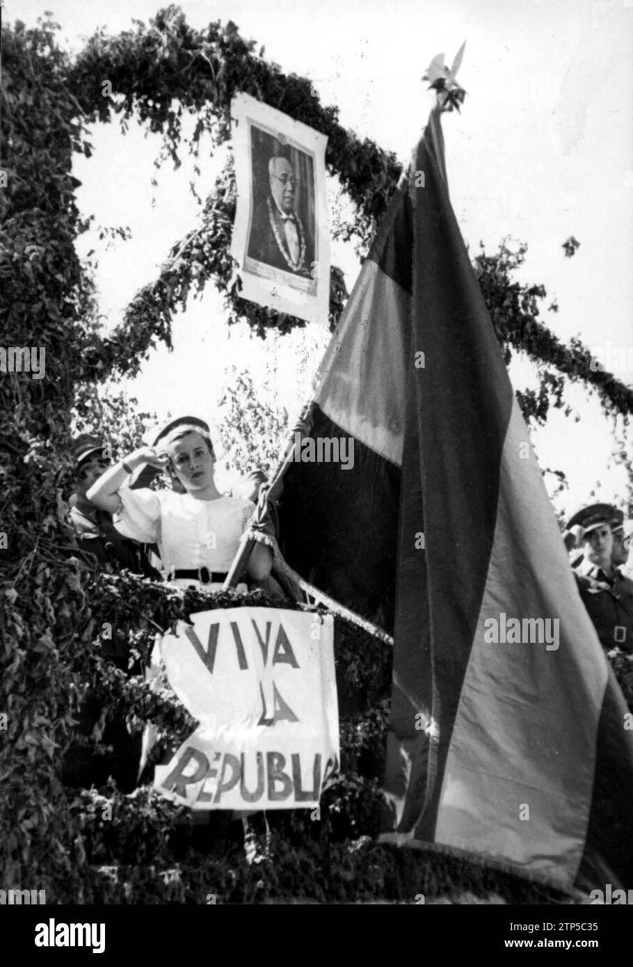 06/05/1938. Madrid Woman who Delivered, in the name of International Red Relief, a Flag to one of the Brigades that Fought on the Center Fronts. Credit: Album / Archivo ABC / Albero y Segovia Stock Photo
