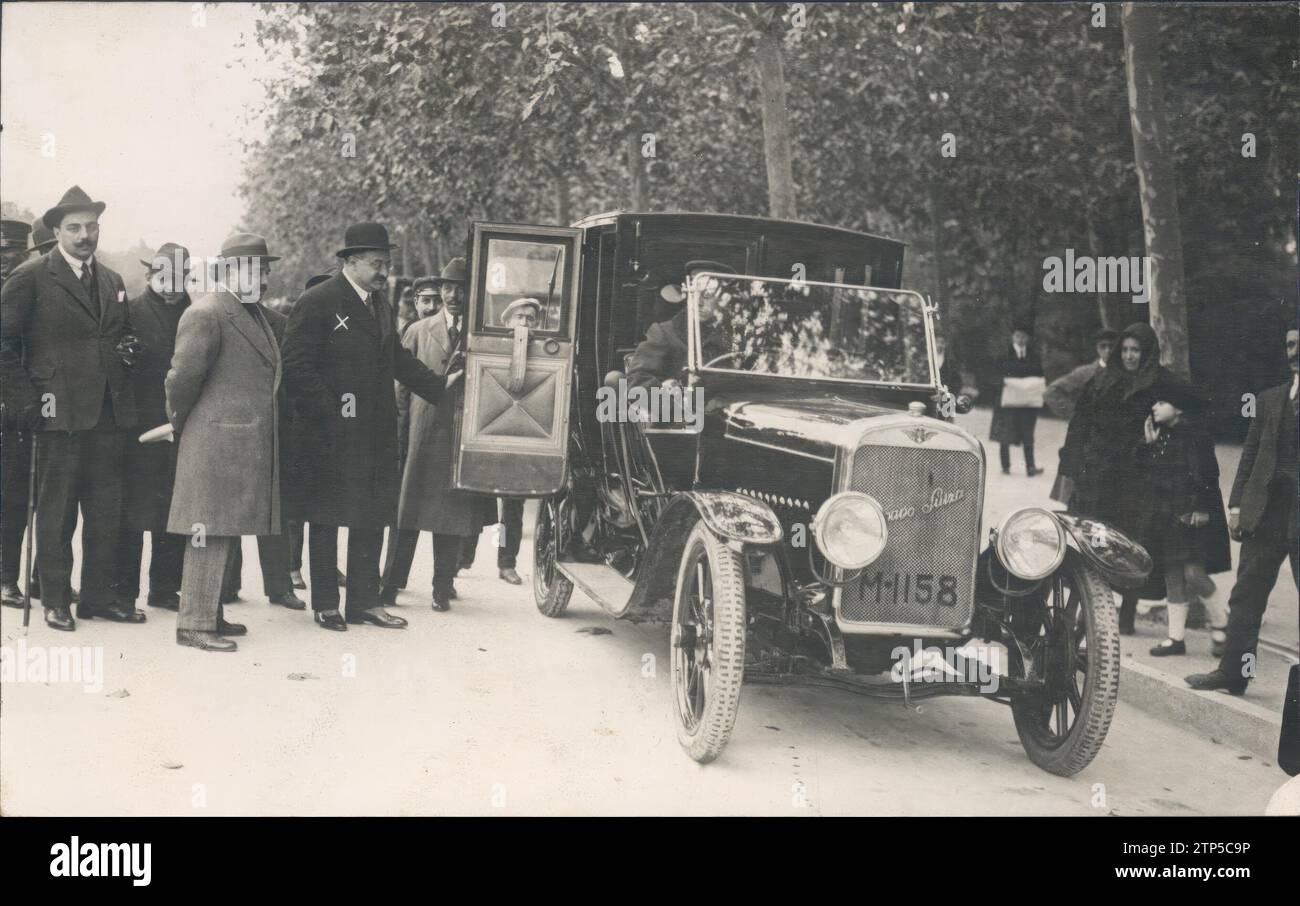 10/29/1919. Madrid. On the Recoletos walk. The Mayor, Mr. Garrido (X), during the Verified Rental Cars magazine yesterday tomorrow. Credit: Album / Archivo ABC / Julio Duque Stock Photo