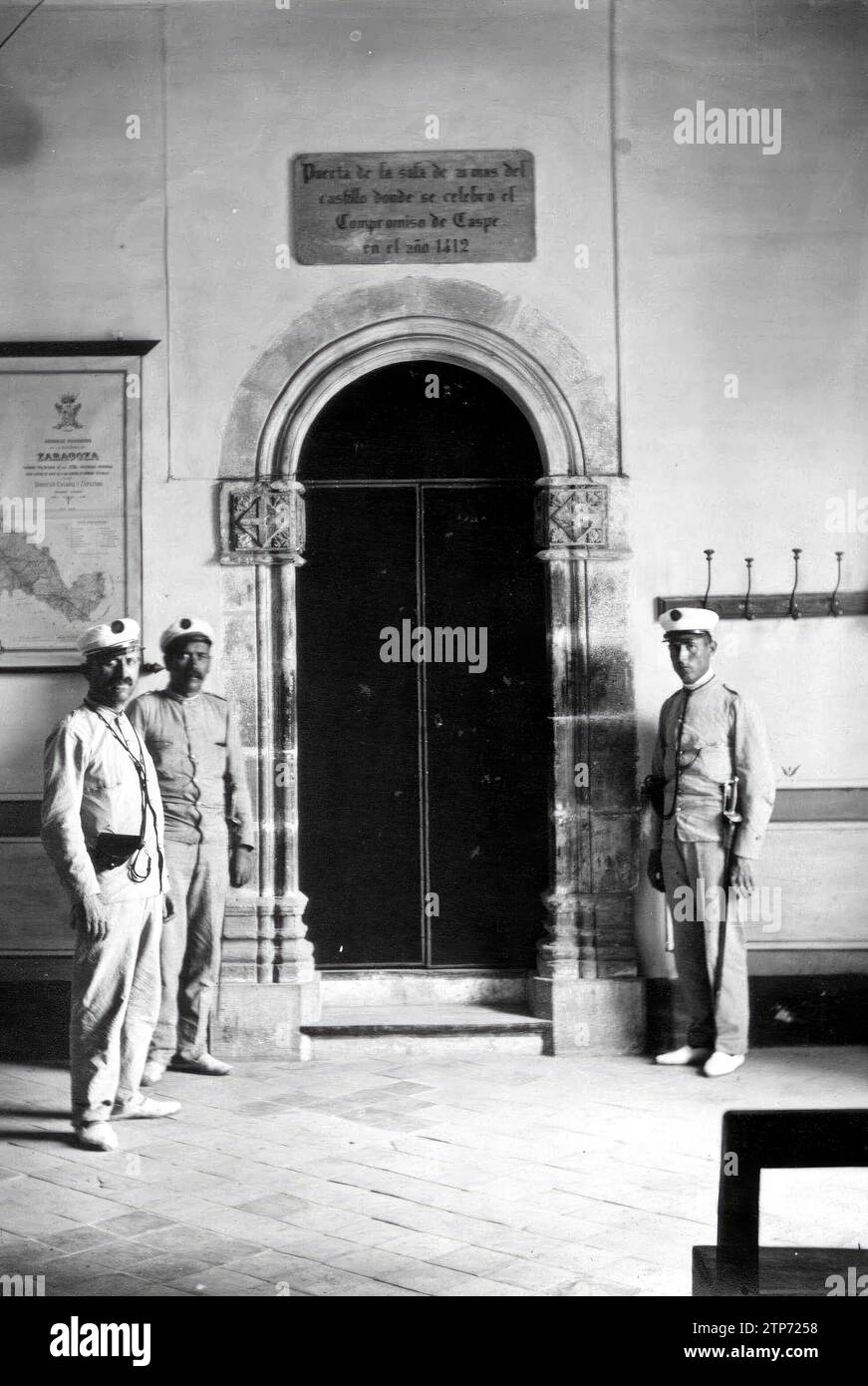 12/31/1904. Door of the weapons room of the castle of the town Caspe (Zaragoza). Credit: Album / Archivo ABC Stock Photo