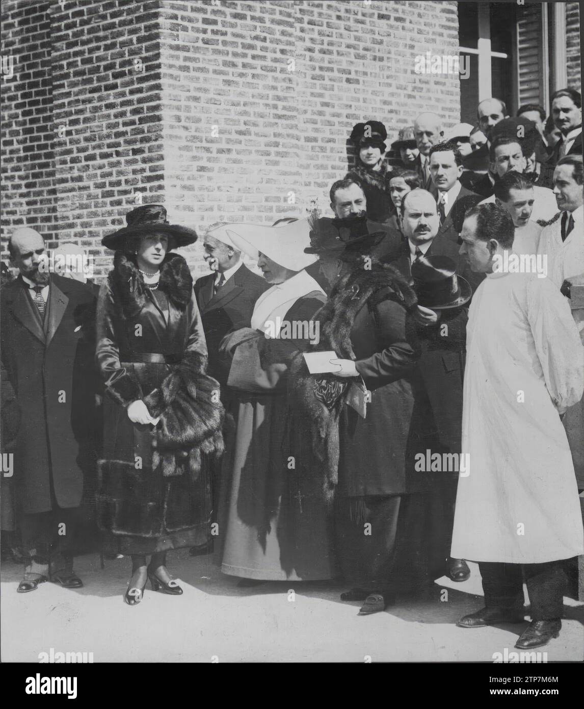 03/01/1919. Madrid. In the hospital of the baby Jesus. HM Queen Victoria (1) and her Mother, Princess Beatrice of England (2), at the inauguration of the Pavilions and Facilities funded by the Counts of Torre Marin and the Marquises of Villamejor and Urquijo. Credit: Album / Archivo ABC / Ramón Alba Stock Photo