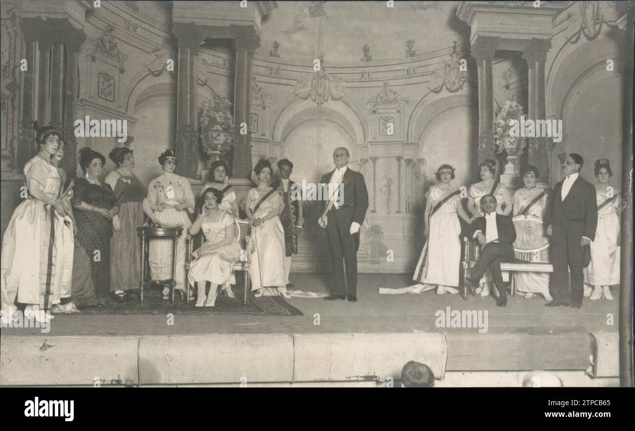 10/17/1919. Madrid. At the Zarzuela theater. A scene from 'The Little Princess of Crazy Dreams', work by Peyró and Ferrandis, music by maestro Granados, Premiered last night. Credit: Album / Archivo ABC / Julio Duque Stock Photo