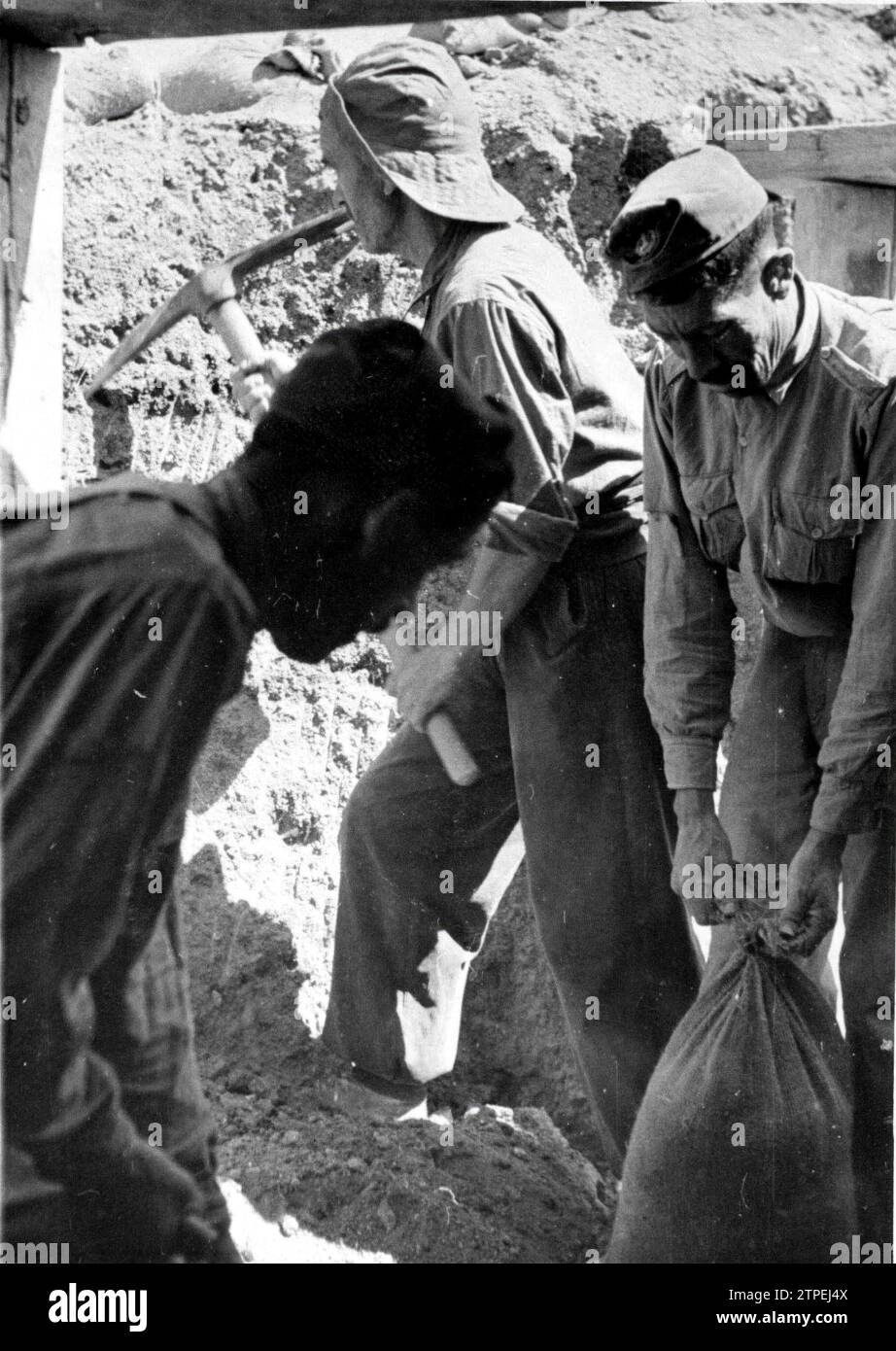 Footifiers 09/19/1937. The Fortifiers Preparing the defense of the Ground. Credit ...