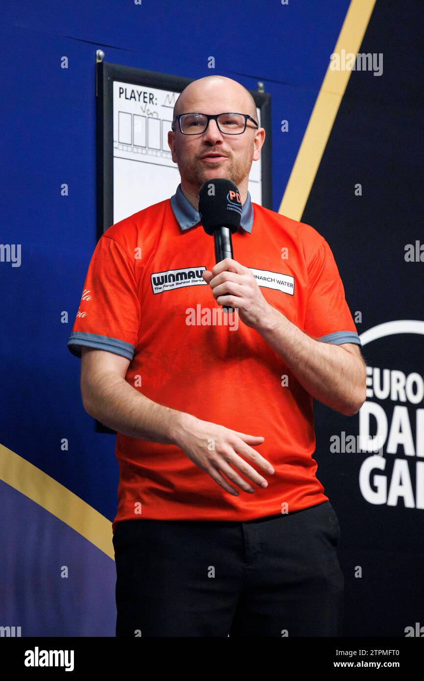 Dartspieler Mark Webster / Spider bei der World Darts Gala 2023 in der LanxessArena. Köln, 08.