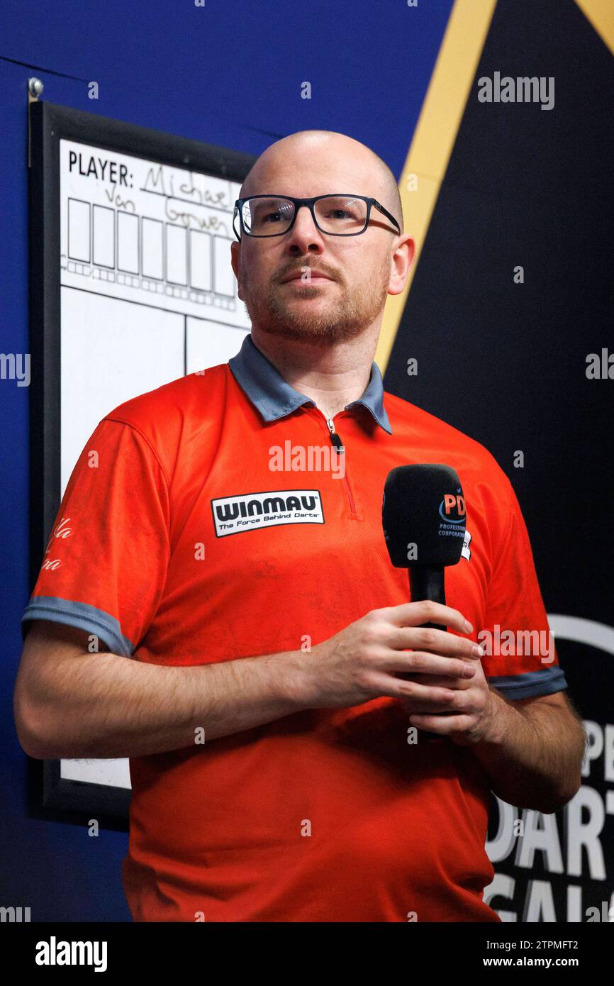 Dartspieler Mark Webster / Spider bei der World Darts Gala 2023 in der LanxessArena. Köln, 08.