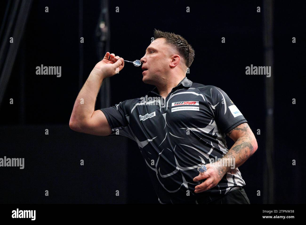 Dartspieler Gerwyn Price / The Iceman bei der World Darts Gala 2023 in