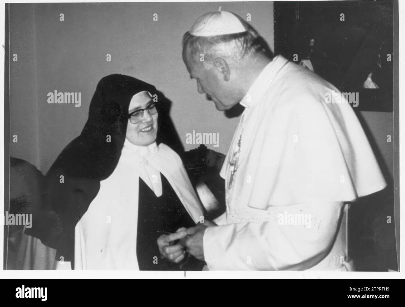05/12/1982. John Paul Ii talks with Sister Lucía in Fátima, where the Holy Father had gone to give thanks to the Virgin for having saved him from the attack he suffered at the hands of Ali Agca. Credit: Album / Archivo ABC Stock Photo