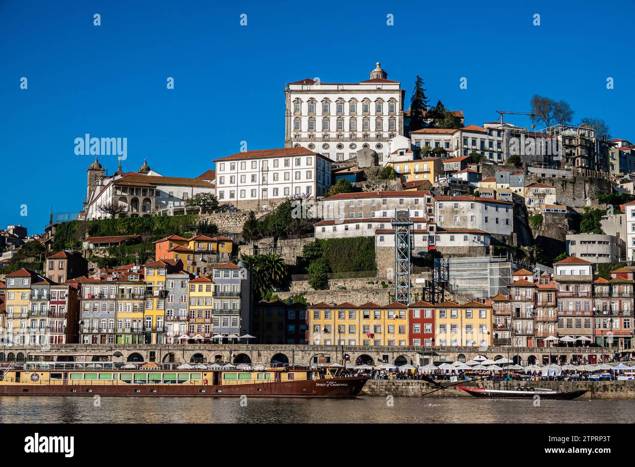 Episcopal Palace in the city of Porto Stock Photo - Alamy