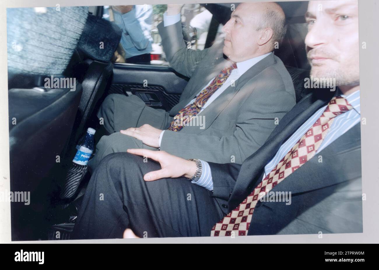 06/10/1998. Roldán inside the car that took him to prison after giving a statement in the trial for the kidnapping of Segundo Marey. Credit: Album / Archivo ABC / Ramón Prieto Stock Photo