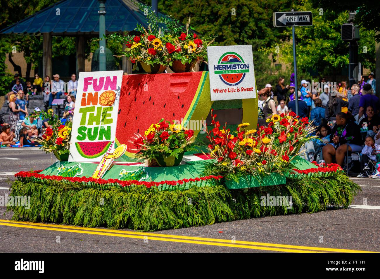 Oregon Rose Float Portland, Oregon, USA - June 10, 2023: City of Hermiston Mini-Float in ...