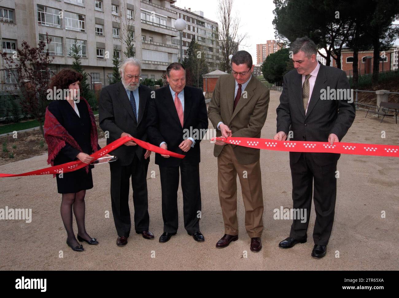 Madrid. 30.3.2001. Gallardon and the mayor inaugurate a park in Plaza de Castilla. Photo: Julian de Domingo. Archdc. Credit: Album / Archivo ABC / Julián De Domingo Stock Photo
