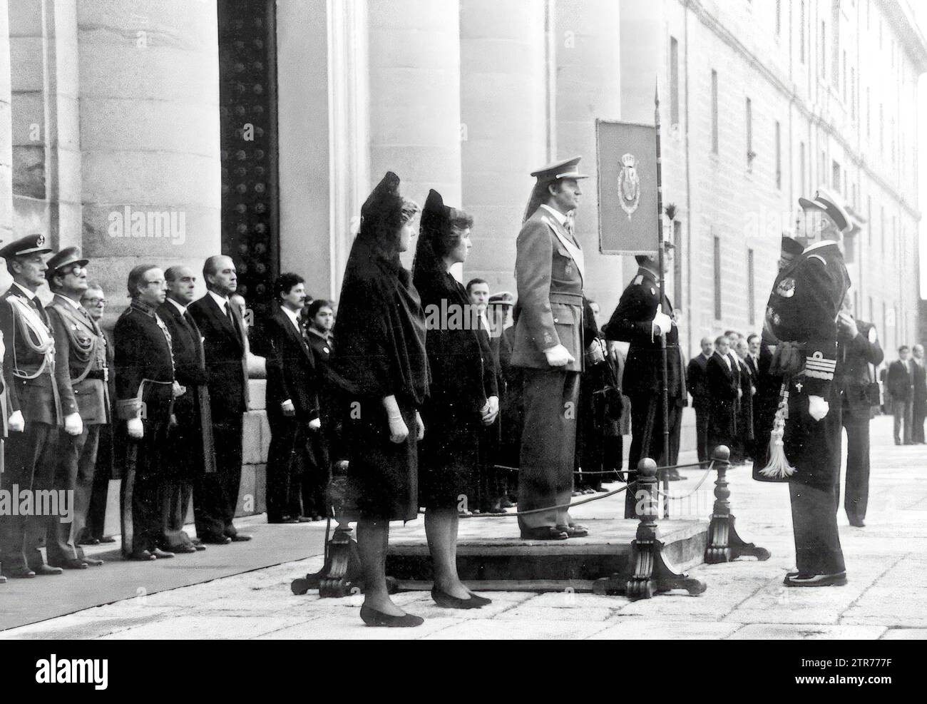 04/24/1985. The Kings at the monastery of El Escorial to preside over the funeral for Queen Victoria Eugenia. Don Juan de Borbón stands at attention before the King. Credit: Album / Archivo ABC / Jaime Pato Stock Photo