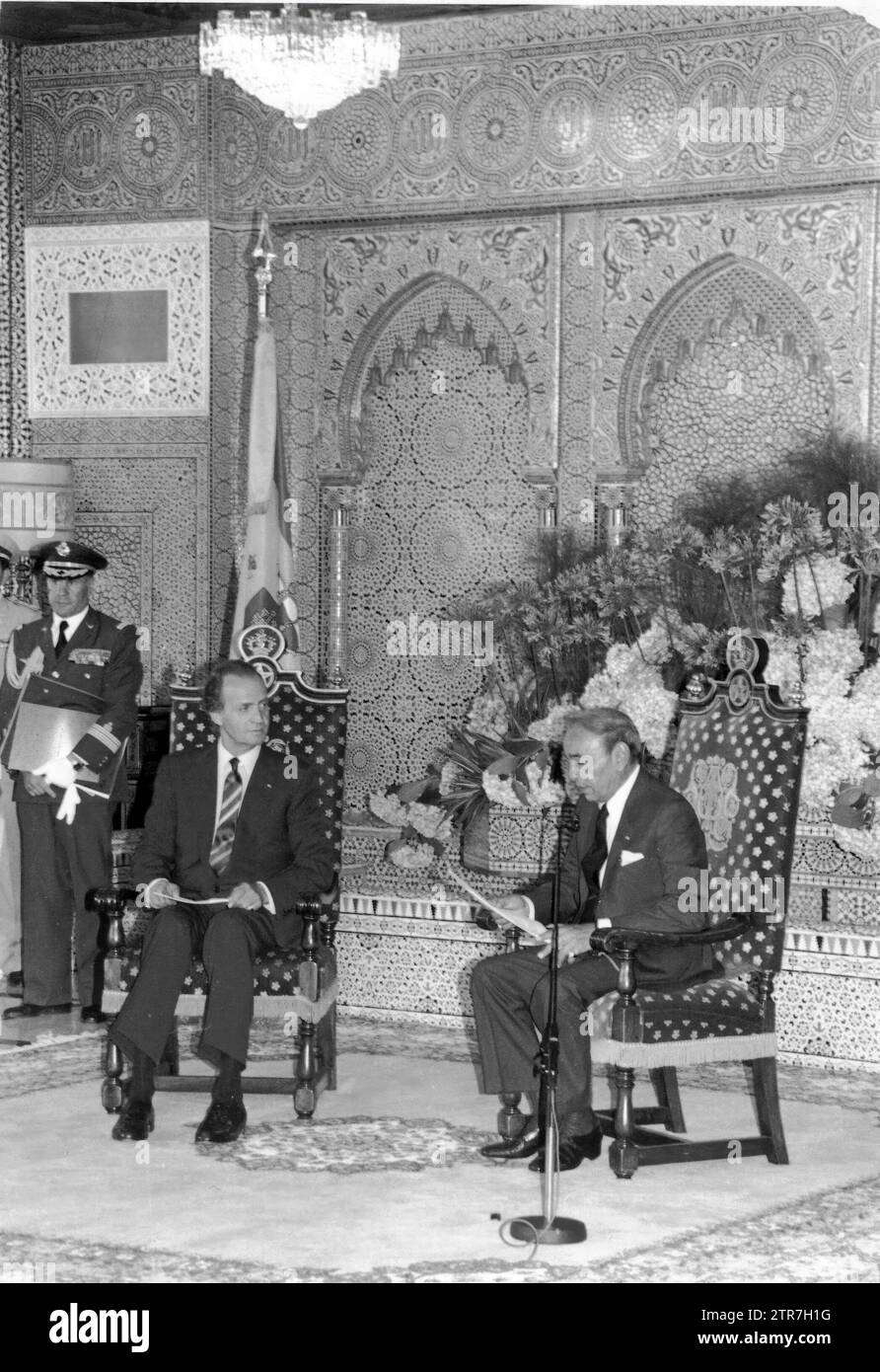 07/03/1991. Hassan II receives Juan Carlos I in Rabat on the occasion of the signing between Spain and Morocco of the Treaty of Friendship. Credit: Album / Archivo ABC / José María Barroso Stock Photo
