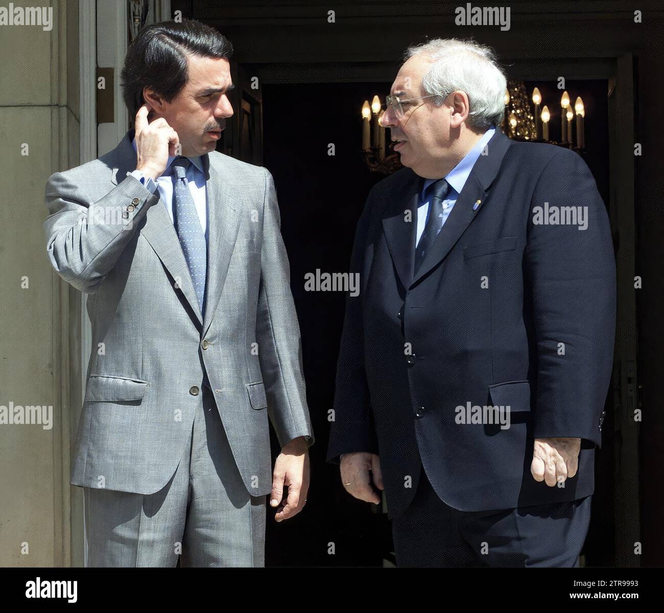 11/07/2000 Madrid Moncloa Palace. Interview. Of José María Aznar with the president of the principality of Asturias. Mr. Vicente Álvarez Areces. In the image. The two Presidents. Photo Chema Barroso-. Credit: Album / Archivo ABC / José María Barroso Stock Photo