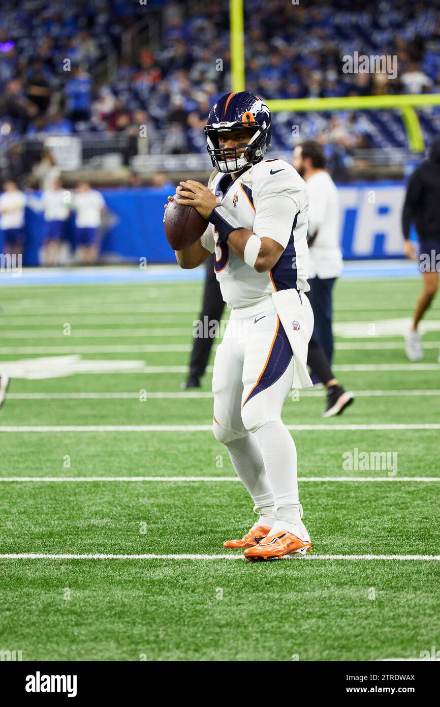 Denver Broncos quarterback Russell Wilson (3) warms up against the ...