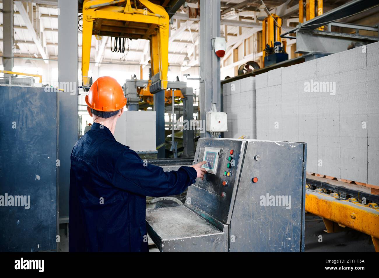 Presses buttons hi-res stock photography and images - Alamy