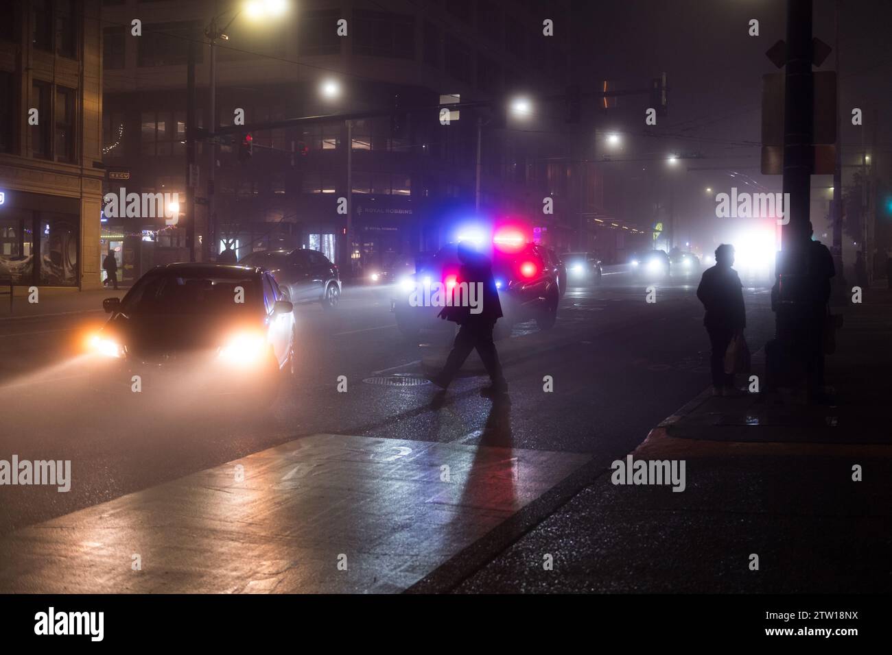 Seattle, USA. 20th Dec 2023. 2nd ant Pine auto accident after a thick ...