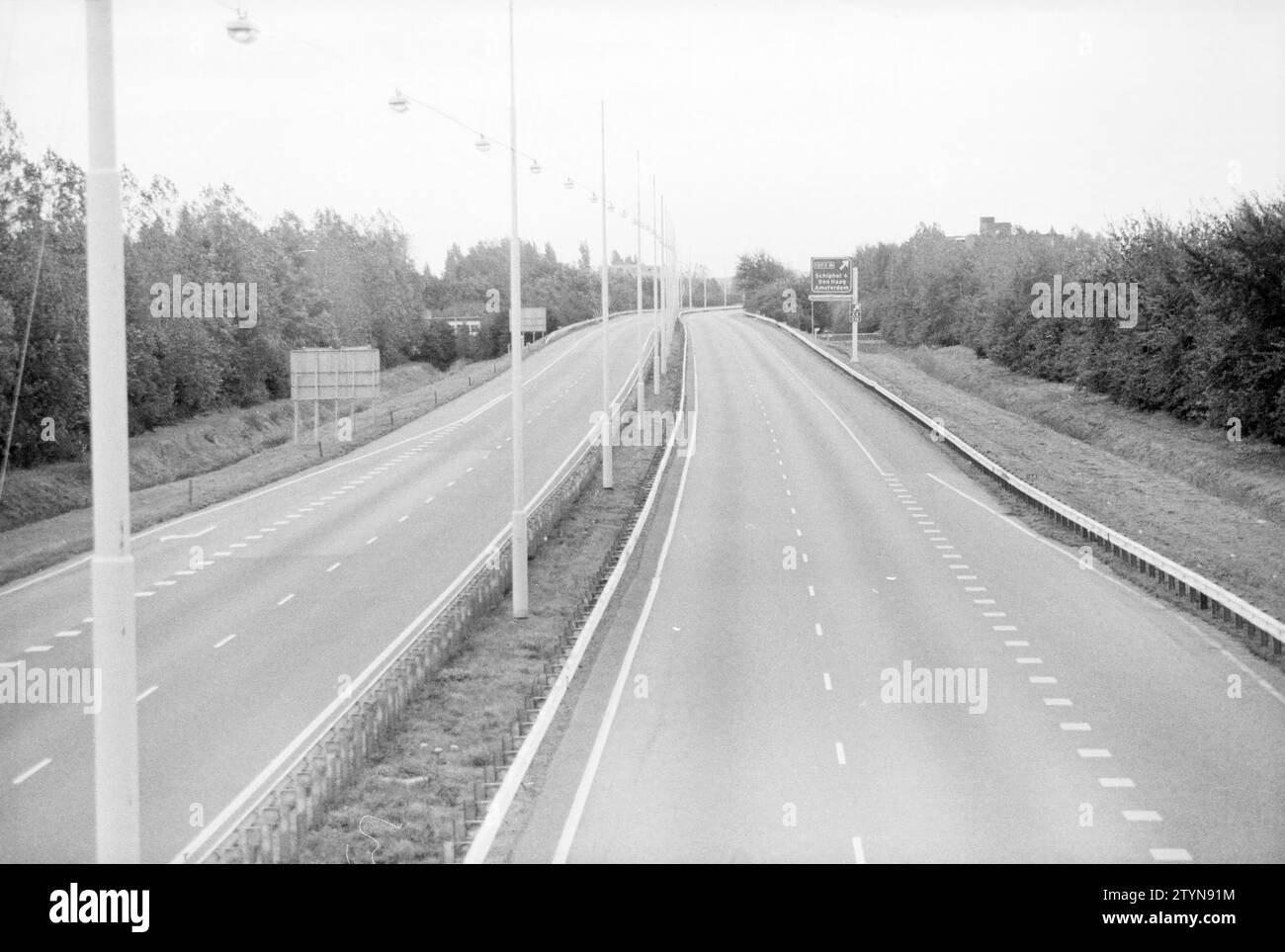 Empty four-lane access road to A4, 16-10-1978, Whizgle News from the Past, Tailored for the Future. Explore historical narratives, Dutch The Netherlands agency image with a modern perspective, bridging the gap between yesterday's events and tomorrow's insights. A timeless journey shaping the stories that shape our future. Stock Photo