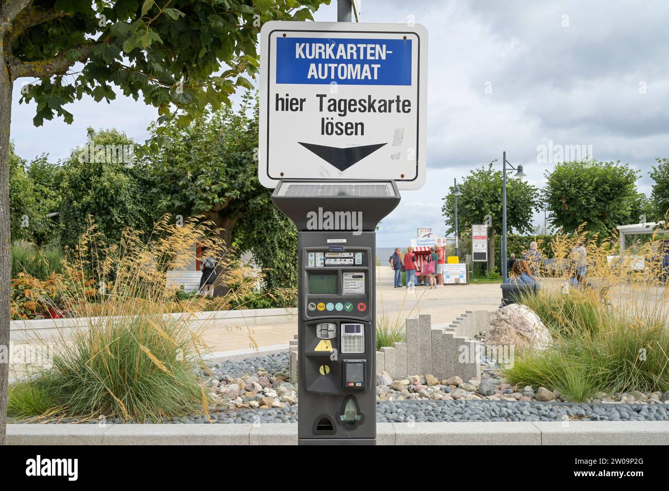 Kurkarten-Automat, Tageskarte, Dünenstraße, Ahlbeck, Usedom, Mecklenburg-Vorpommern, Deutschland Stock Photo