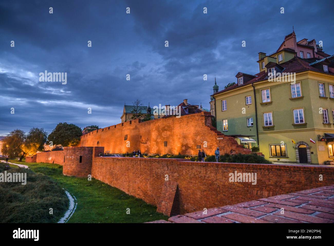 Stadtmauer, Piotr Bieganski Zwinger, Altstadt Stare Miasto, Warschau, Woiwodschaft Masowien, Polen Stock Photo