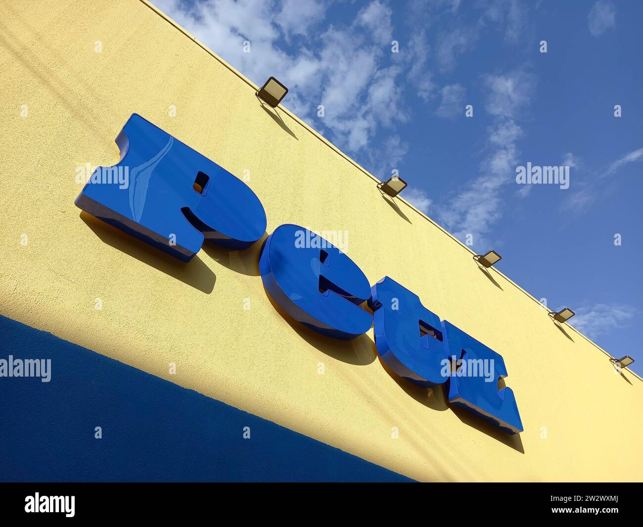 Divinopolis, Minas Gerais, Brazil - December 19, 2023: facade of a Petz company store Stock Photo