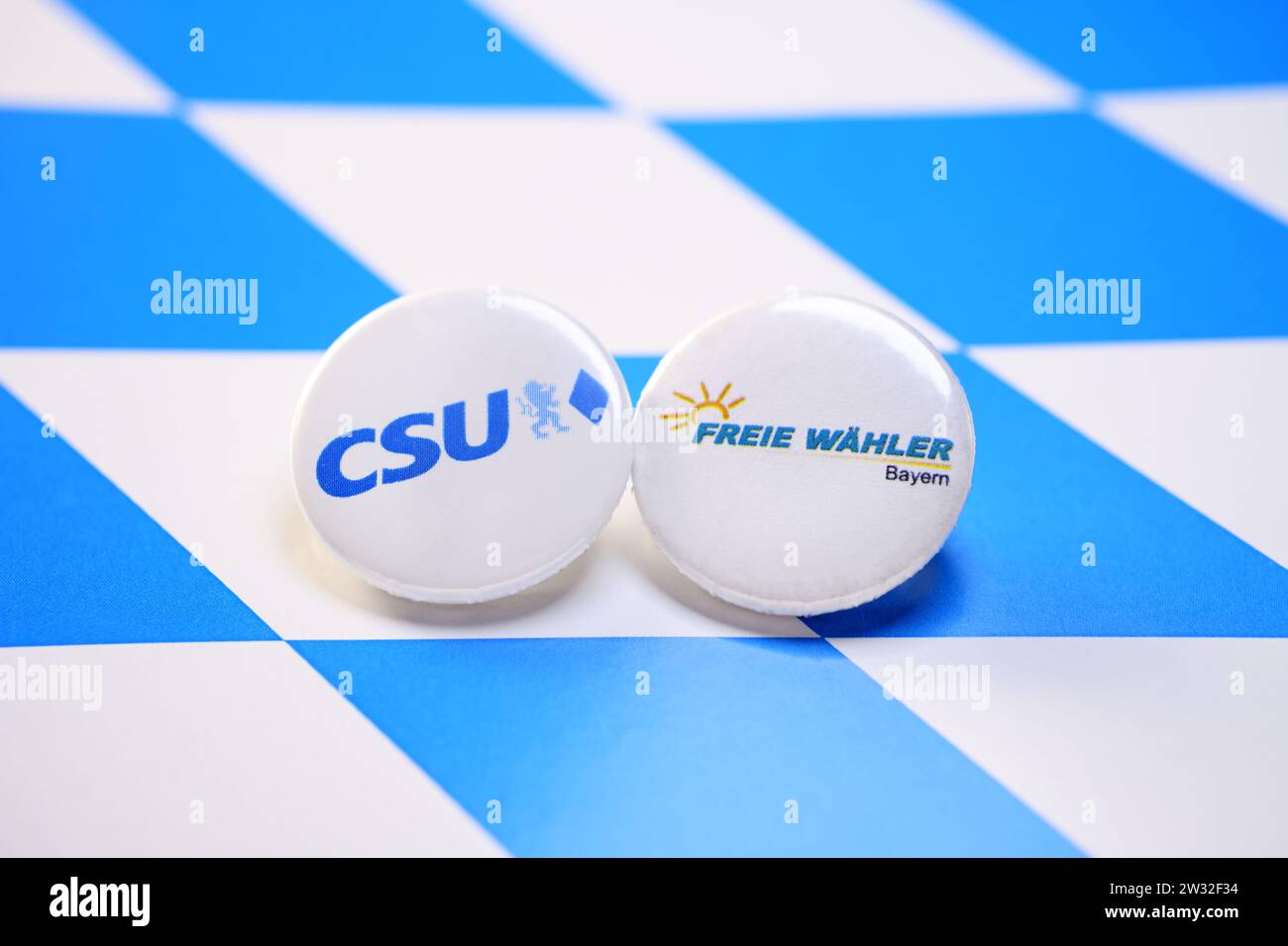 Parteianstecker von CSU und Freie Wähler Bayern auf dem Wappen von Bayern, Symbolfoto Landtagswahl Stock Photo