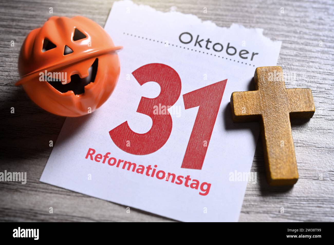 FOTOMONTAGE Kalenderblatt Mit Dem Datum 31 Oktober Reformationstag fotomontage-kalenderblatt-mit-dem-datum-31-oktober-reformationstag