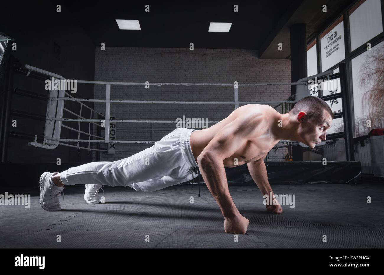 Muscular man doing push ups hi-res stock photography and images - Alamy