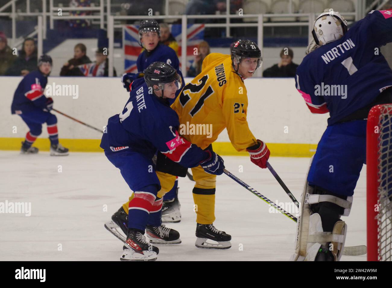 Dumfries, 12 December 2023. Kell Beatie and netminder Benjamin Norton