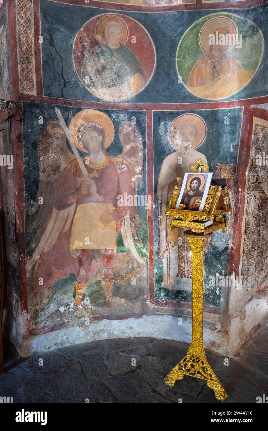 Fresken der byzantinische Kapelle Agios Nikolaos Fountoukli, eine der ältesten Kirchen von Rhodos als Vierkonchenbau aus dem 14. Jhd., nahe bei Eleous Stock Photo
