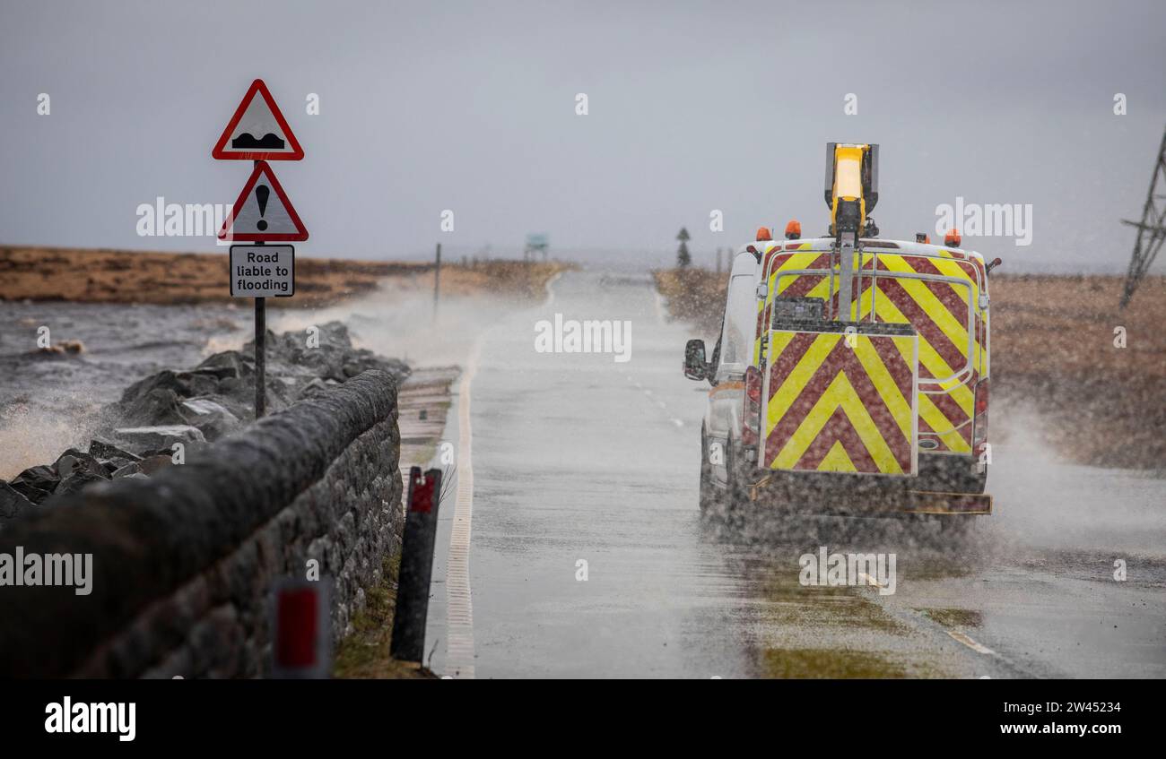 West Yorkshire, UK. 21st Dec, 2023. UK Weather. Drivers and road users