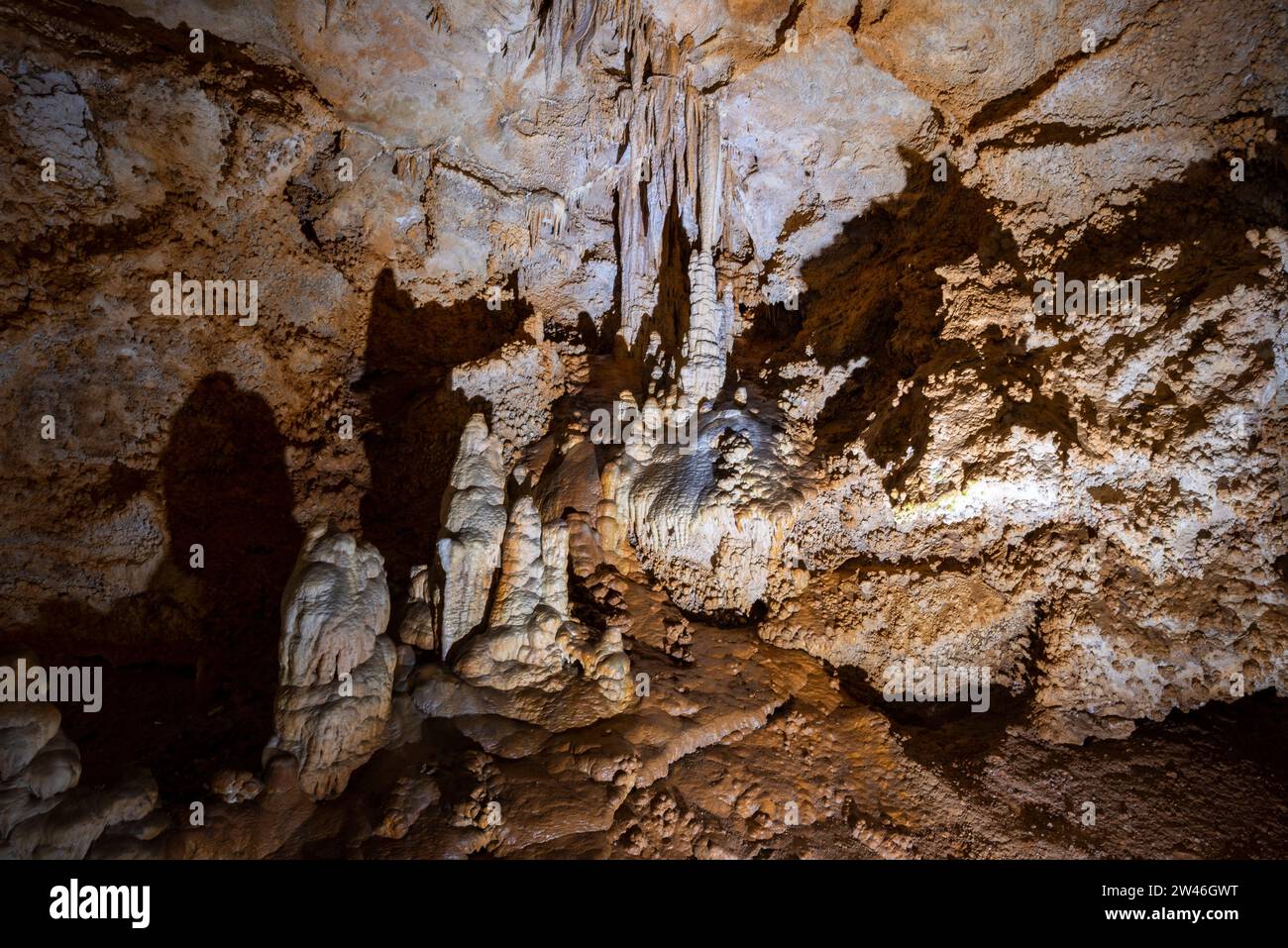 Stalagmiten, Stalagtiten, Kalkablagerungen, Lipa Höhle, Lipska pecina, Cetinje, Montenegro Stock Photo