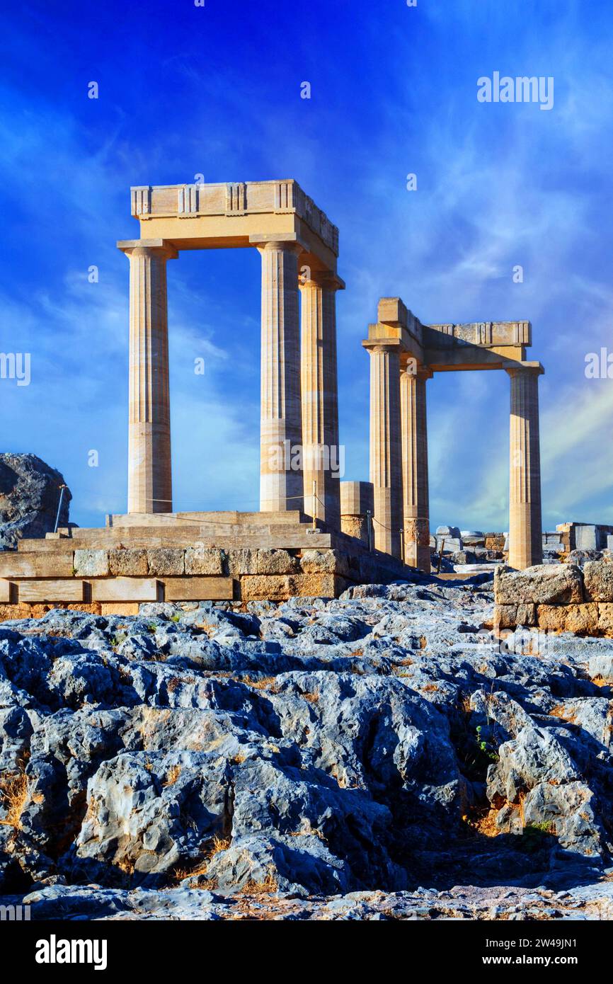 Römische Säulen, Römischer Tempel, Akropolis von Lindos, Lindos, Rhodos, Dodekanes, Griechenland Stock Photo