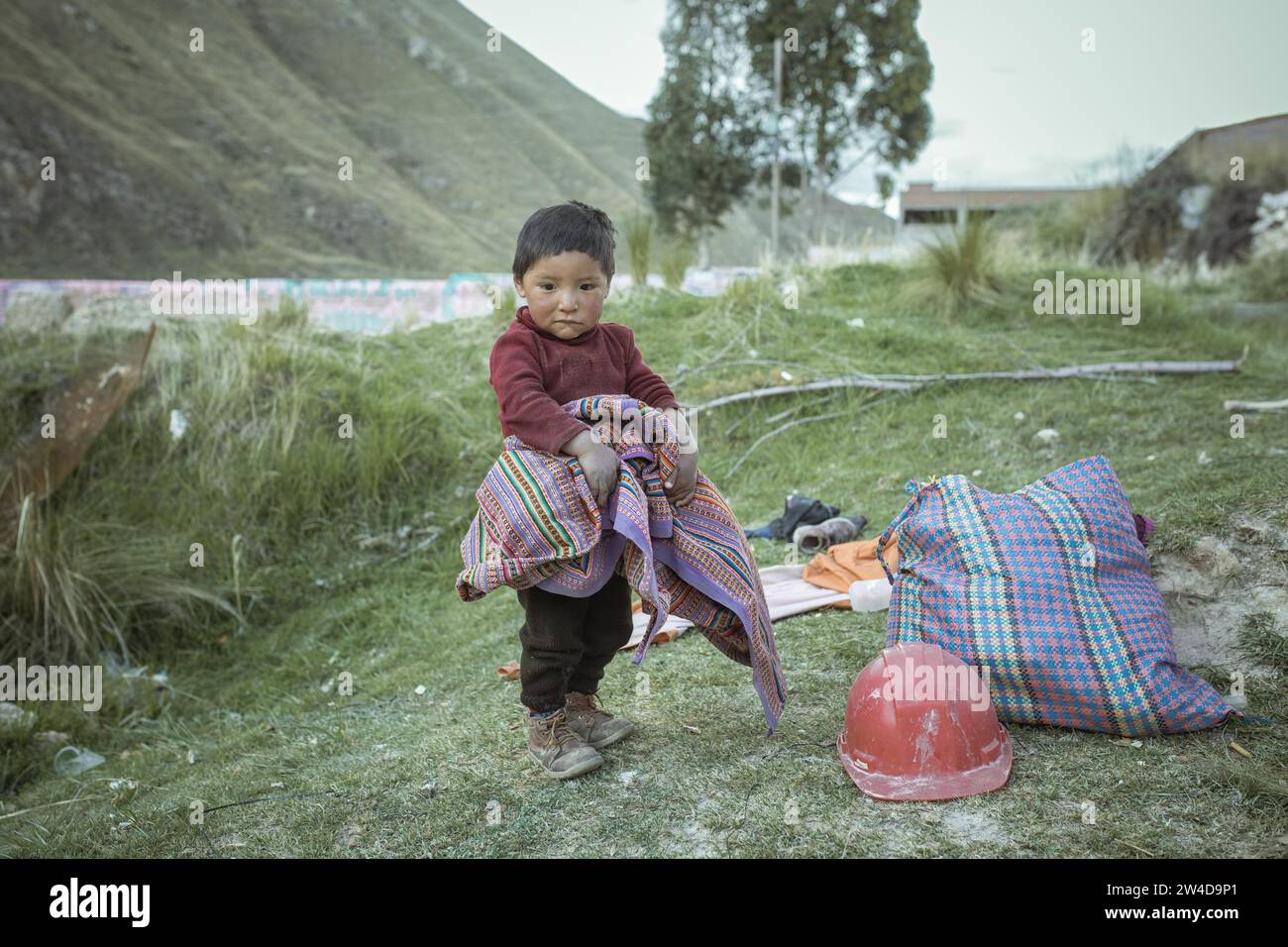 Child of a miner in an open pit kaolin mine, Pachacayo, Peru Stock Photo