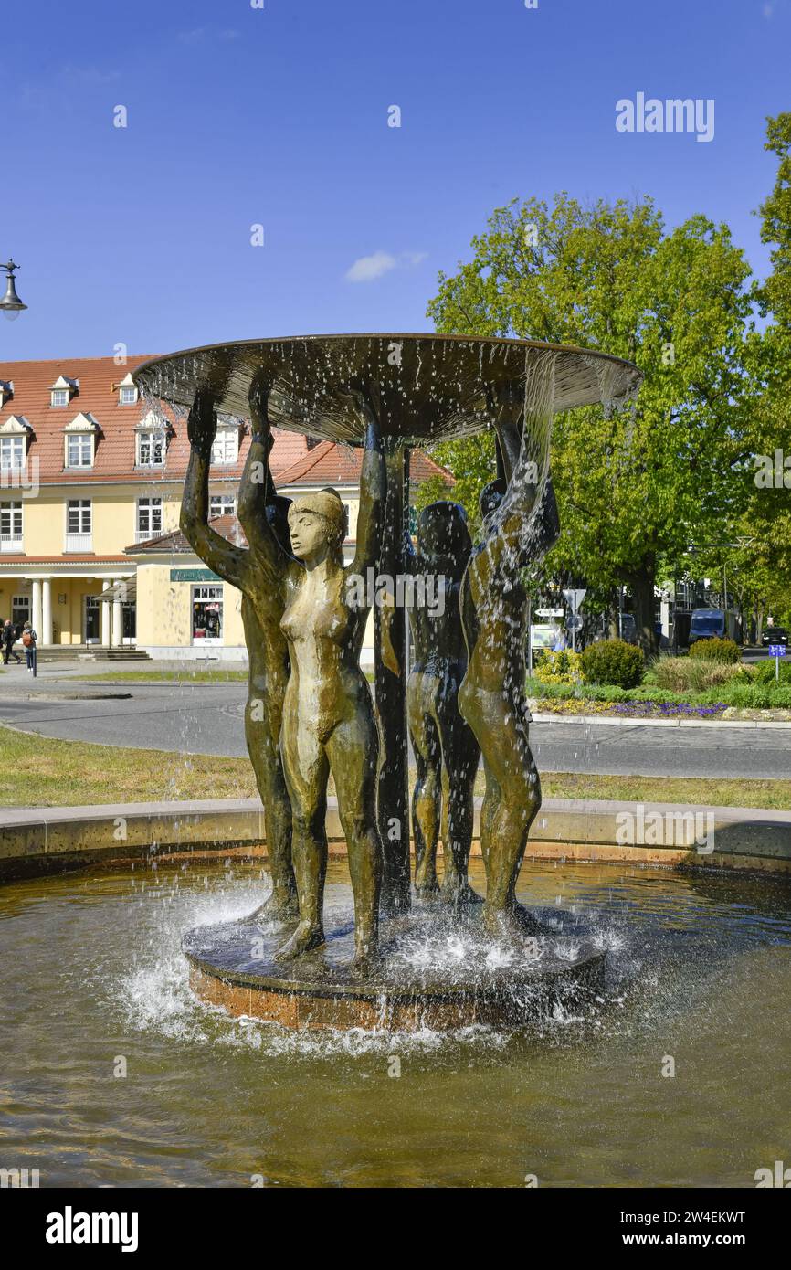 Brunnen 'Lebensfreude', Bahnhofsplatz, Bad Saarow, Brandenburg, Deutschland Stock Photo