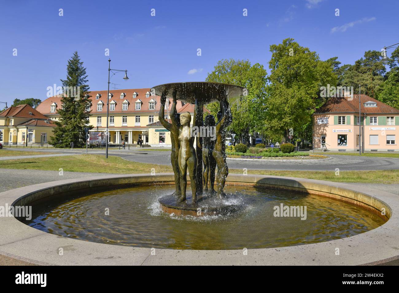 Brunnen 'Lebensfreude', Bahnhofsplatz, Bad Saarow, Brandenburg, Deutschland Stock Photo